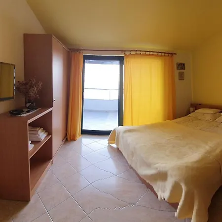 Apartment By The Sea - 22397 Murter